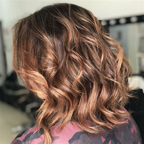 cabelo curto morena iluminada|Morena iluminada: 80 fotos dos tons que são。